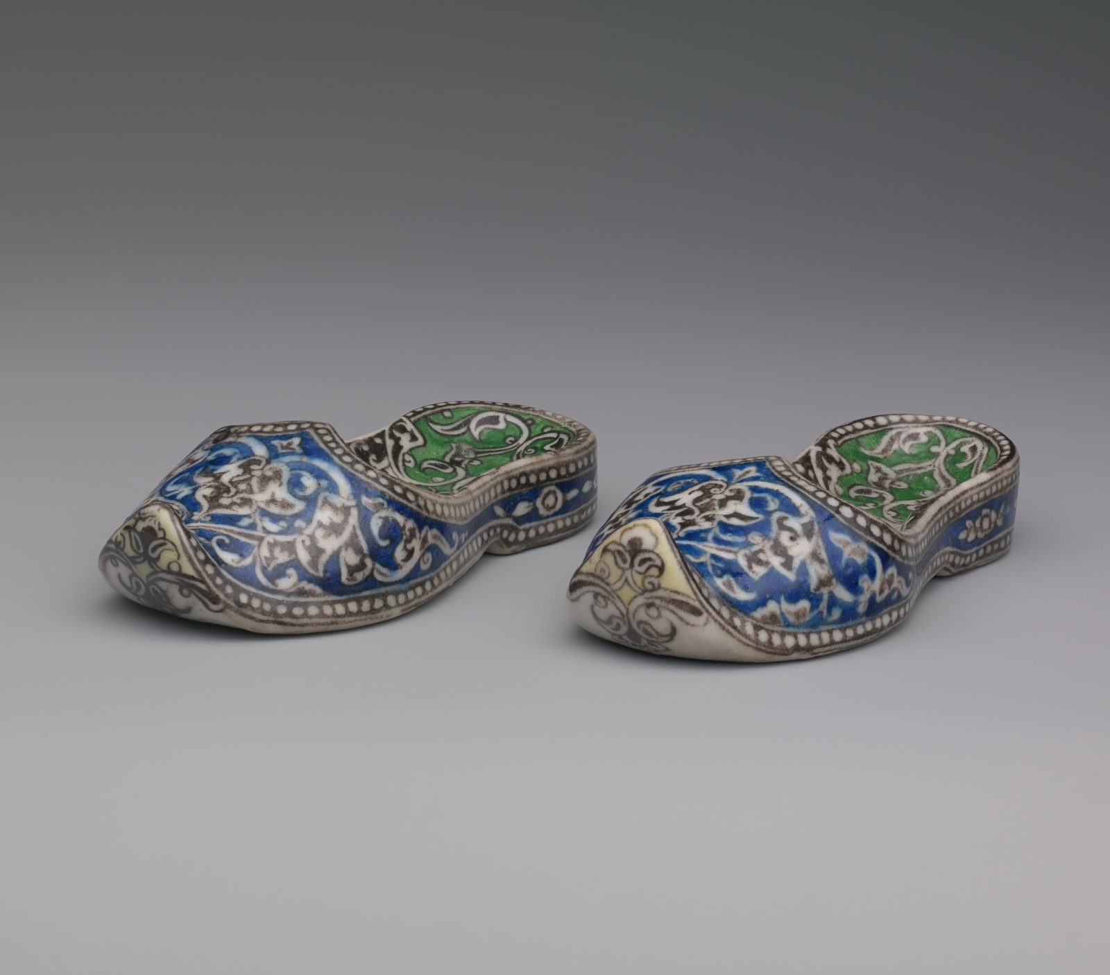 Qing Dynasty Middle East / West Asia Local ceramic object